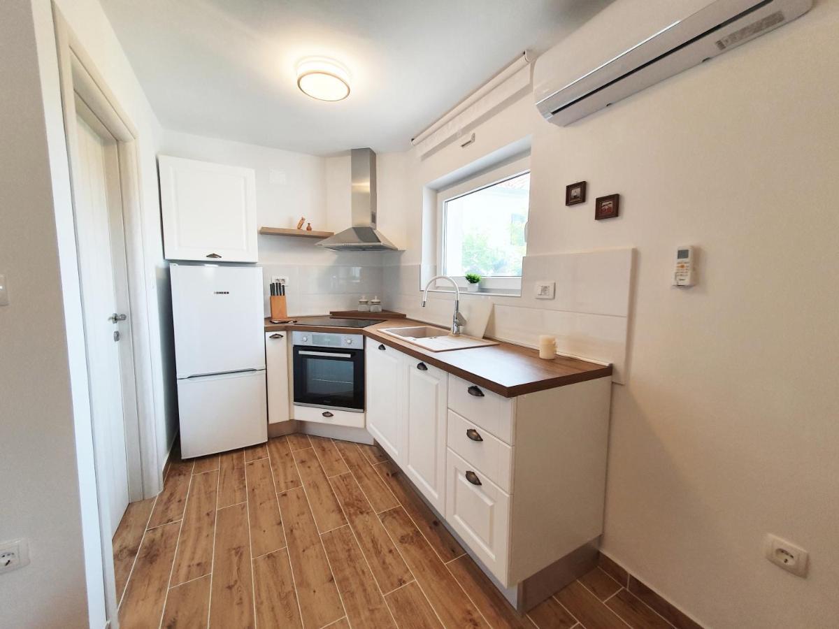 Apartmani Daniela Murter Exteriör bild
