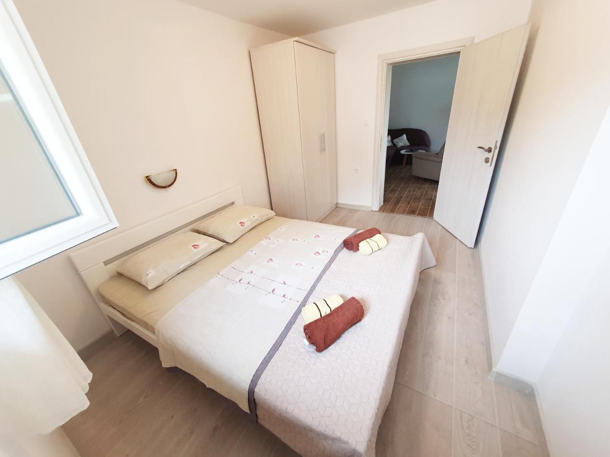 Apartmani Daniela Murter Exteriör bild