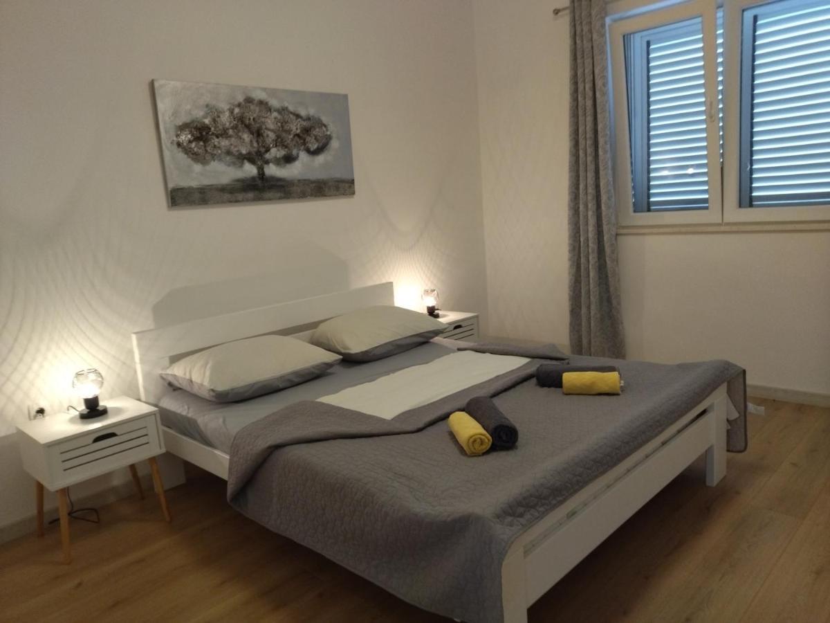 Apartmani Daniela Murter Exteriör bild