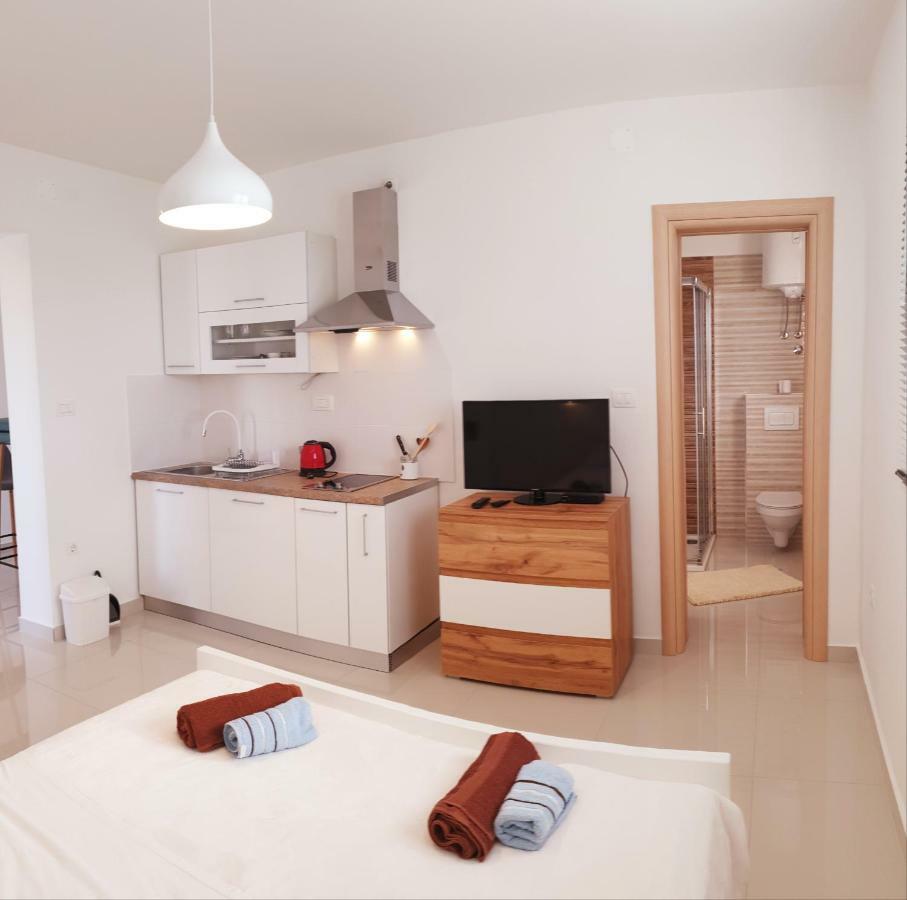 Apartmani Daniela Murter Exteriör bild