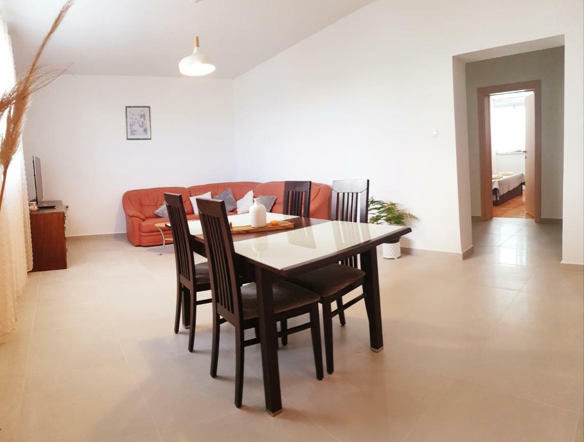 Apartmani Daniela Murter Exteriör bild
